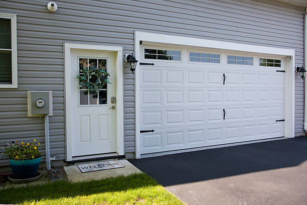 24/7 Emergency Garage Door Panel Replacement experts in Laguna Park, TX